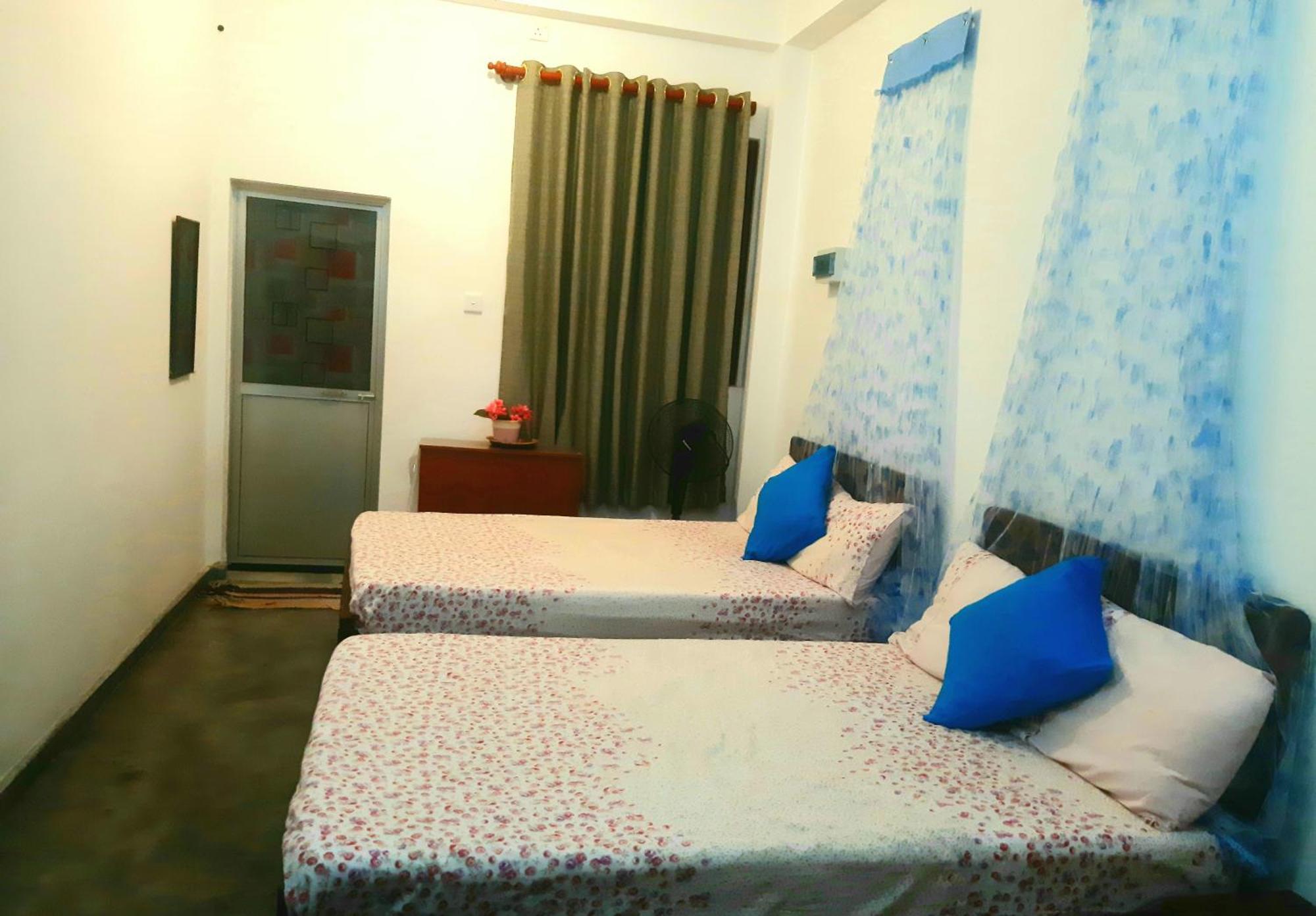 Weerakoon Garden Guest Hotel Hikkaduwa Exterior photo