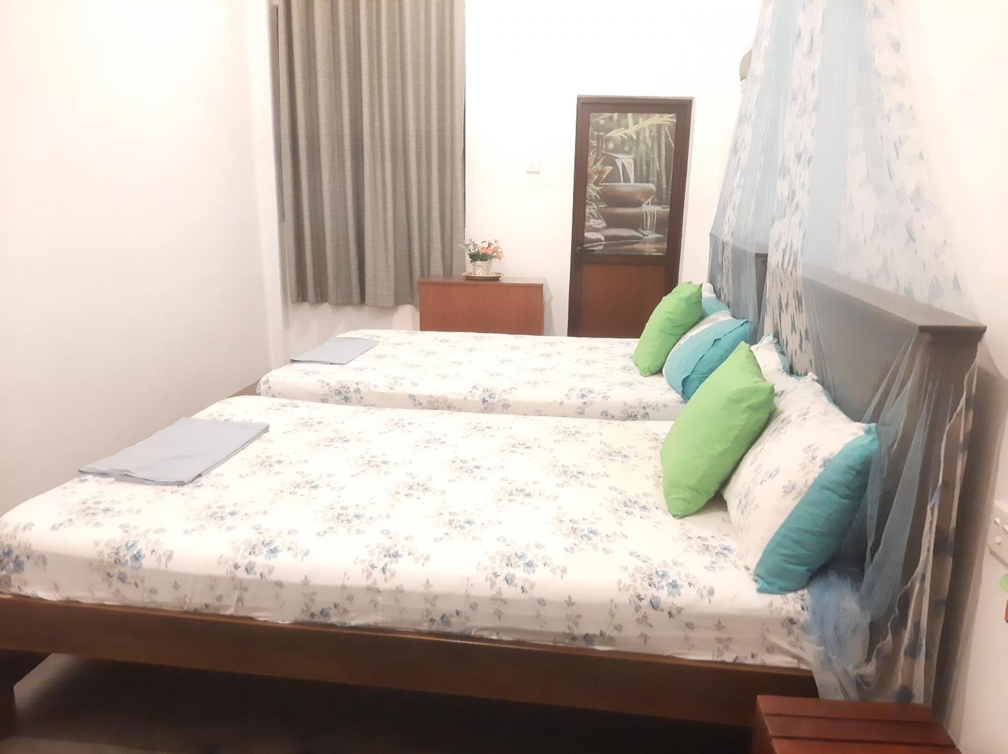 Weerakoon Garden Guest Hotel Hikkaduwa Exterior photo